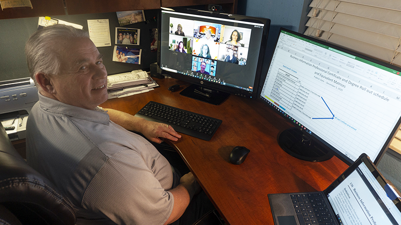 Photo of Kent Moser teaching a virtual zoom class